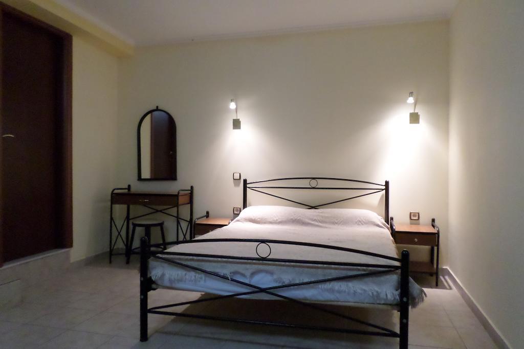 To Asteri Apartment Avgonima Стая снимка